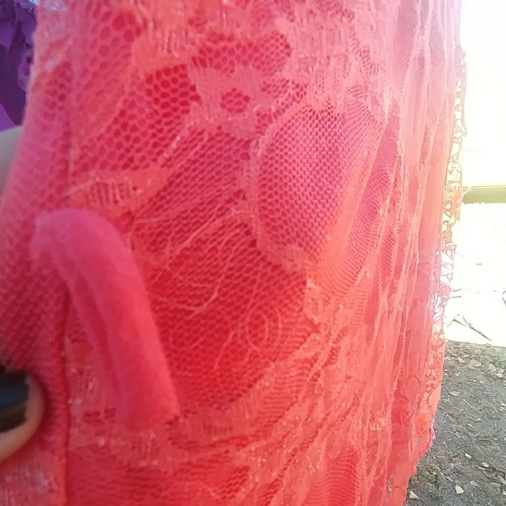 Coral lacy top - Picture 3 of 3
